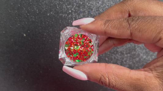 Holly Jolly – Premium Ruby Red and Emerald Green Glitter Mix
Part of our Holiday Collection, this festive blend of ruby red and emerald green glitter sparkles with merry holiday vibes. Holly Jolly can be used for all your creative looks, nail art, hair, and glitter slime.
Available in 5g jars only.