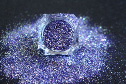 Spiked Amethyst – Premium Purple and Gold Glitter
Part of our Simple Glitter Collection, Spiked Amethyst blends rich purple glitter with a touch of radiant gold sparkle. Perfect for all your creative looks, nail art, hair, and glitter slime.