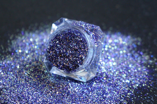 Spiked Amethyst – Premium Purple and Gold Glitter
Part of our Simple Glitter Collection, Spiked Amethyst blends rich purple glitter with a touch of radiant gold sparkle. Perfect for all your creative looks, nail art, hair, and glitter slime.