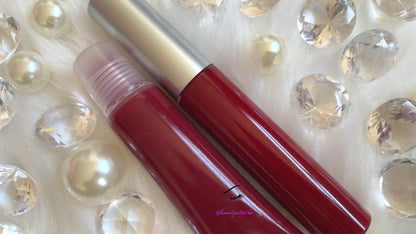 Red Pumps is a ruby red hydrating gloss. This gloss is also vegan, gluten-free, high shine, smooth and long lasting. It's made with premium rich ingredients to keep your lips soft, moisturized and luscious without feeling sticky. Red Pumps is available in a squeeze tube and a wand tube (doe foot applicator) for a more precise application.