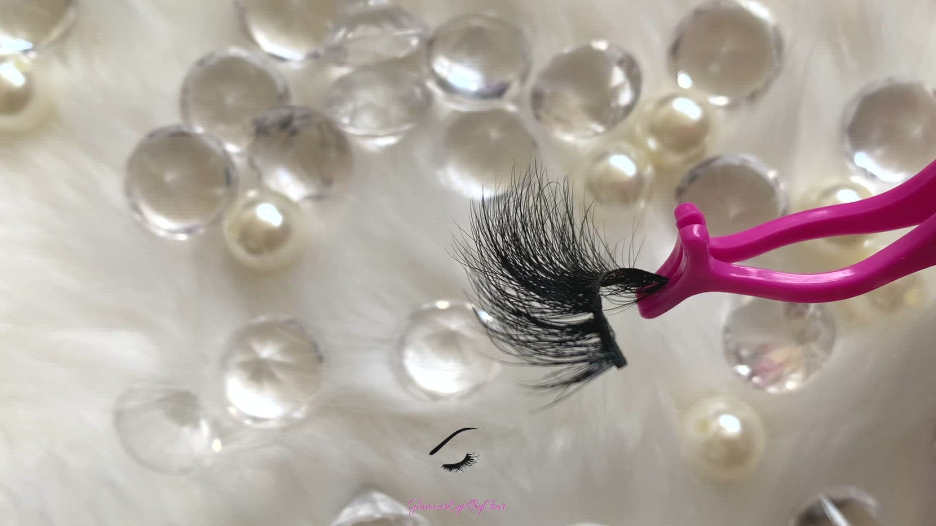 These 3D luxurious mink lashes are called Jakki and are 15-18mm in length. They are light and fluffy, and very comfortable to wear on the lids. The thin lashband, makes the application process a breeze. Jakki are suitable for everyday wear and can be worn up to 25 times if handled with care. 