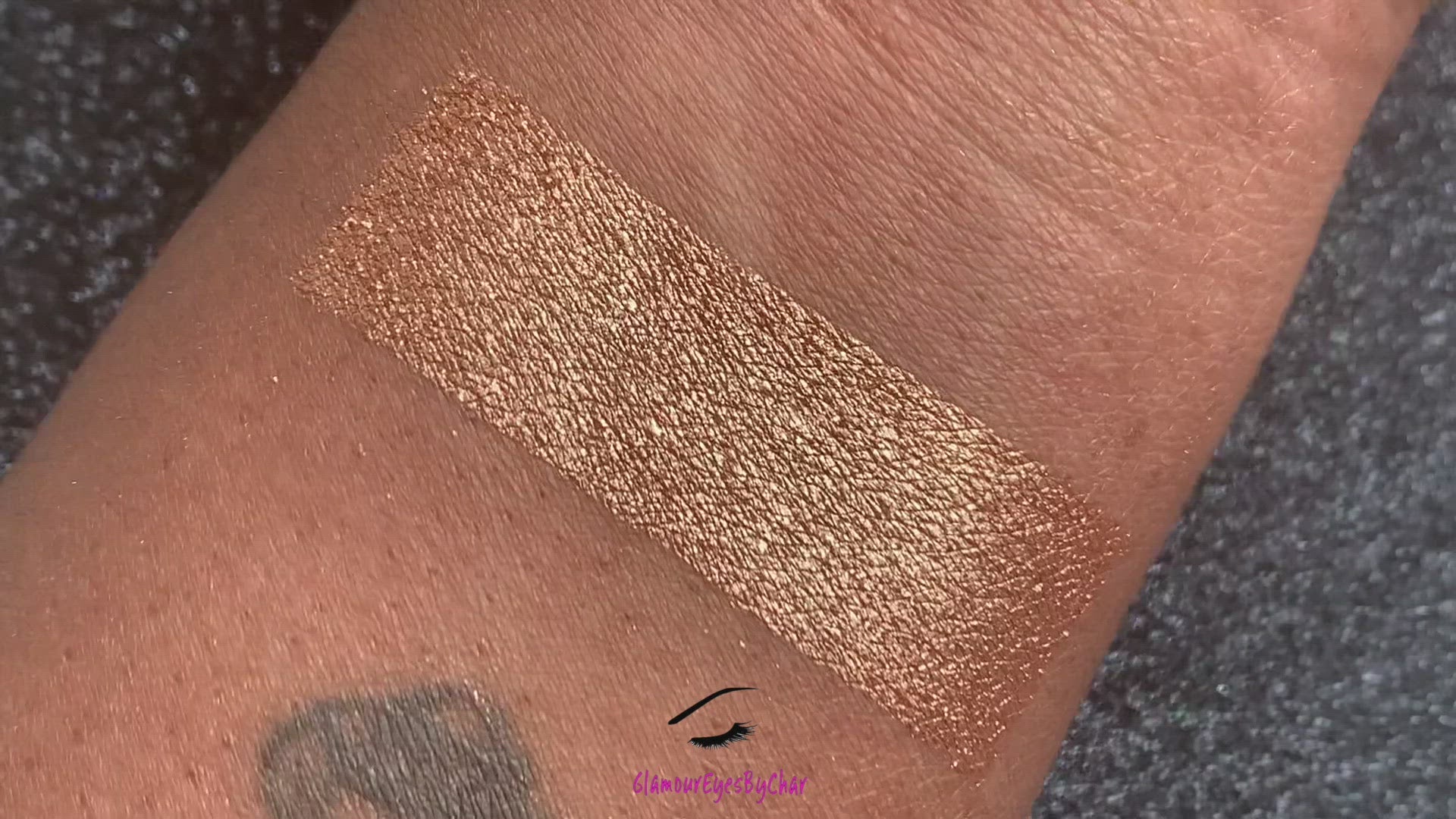 Egyptian Sand Glamlighter is a cool brown bronze shade which has been warmed up with golds and reds. It can be applied as a highlighter or an eyeshadow.