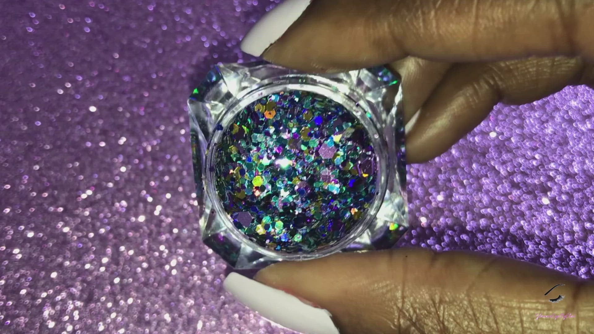 This glitter is called Milky Way and is part of the super chunky glitter collection. It consists of lilac, teal, and gold glitter with a beautiful sparkle. Milky Way can be used for your face, body, hair and nails.