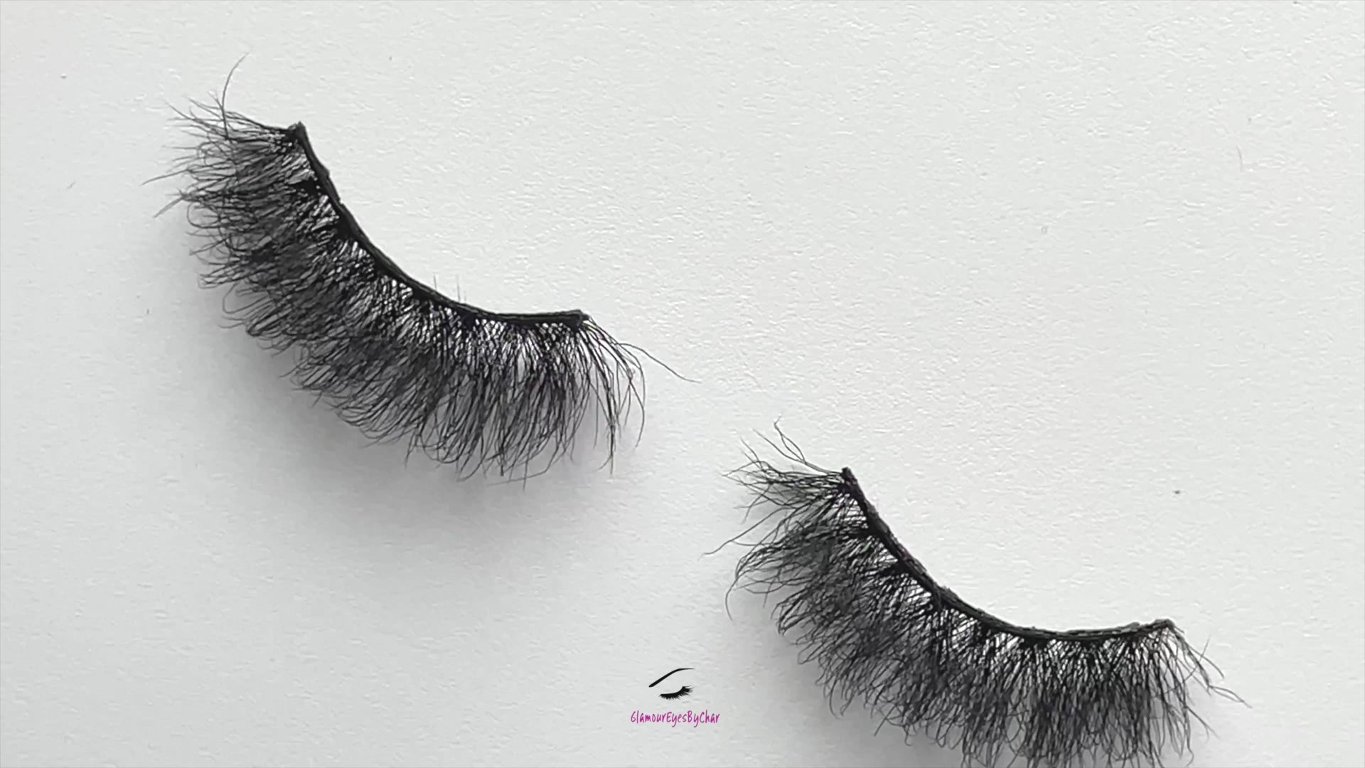These 3D premium faux mink lashes are 20mm in length. They are soft, lightweight and very comfortable to wear on the lids. The flexible cotton lash band, makes the application process a breeze. Oh Baby lashes are suitable for everyday use, with a soft natural look. You can wear this reusable style up to 25 times if handled with care.