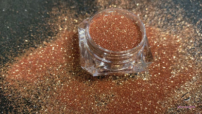 This glitter is called Rich Girl and is part of the simple glitter collection. It consists of light copper metallic glitter. Rich Girl can be used for your face, body, hair and nails. Comes in 5g jars only.