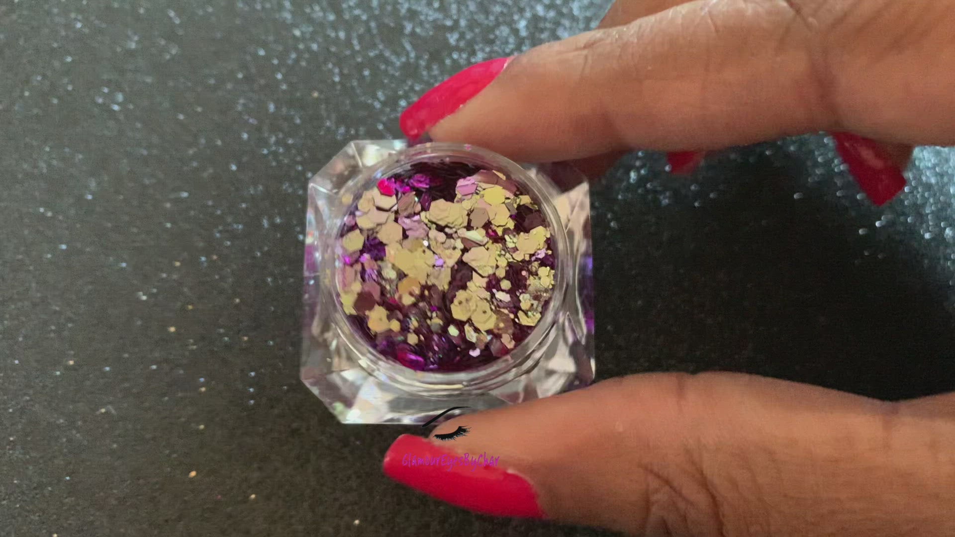 This chameleon glitter is called Daydream and is part of the super chunky glitter collection. It consists of purple glitter with a pale gold unique colour shifting sparkle. Daydream can be used for your face, body, hair and nails.  Comes in 5g jars only.