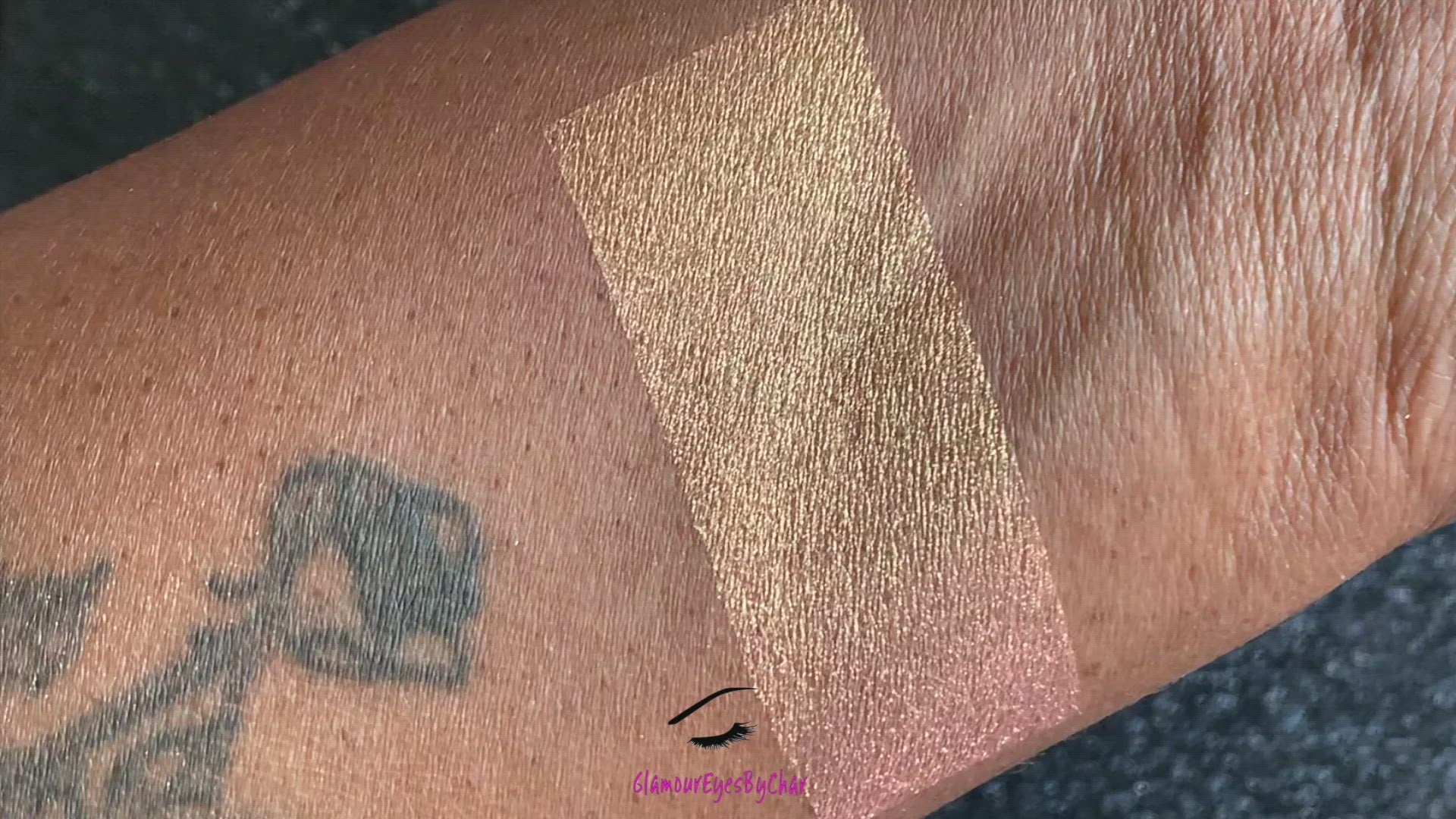  Nefertiti Glamlighter is a light golden with hints of warm orange shade and can be applied as a highlighter or an eyeshadow. Nefertiti is perfect for bold highlighter wearers. A little will go a long way!