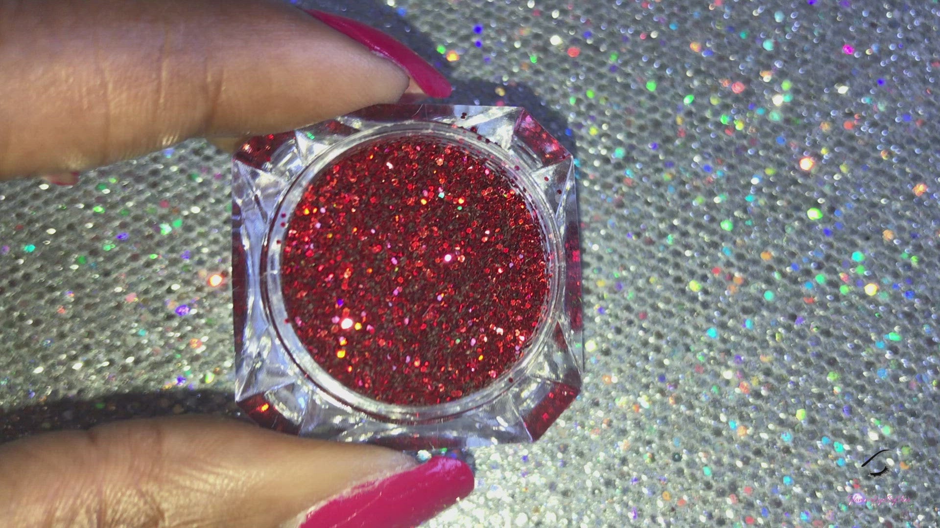 This glitter is called Candy Apple and is part of the simple glitter collection. It consists of a true candy apple red glitter. Candy Apple can be used for your face, body, hair and nails.