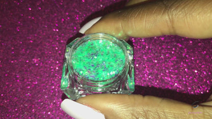 This glitter is called Sea Me and is part of the simple glitter collection. It consists of aqua green glitter with an iridescent sparkle. Flake size is larger than fine and extra fine glitter. Sea Me can be used for your face, body, hair and nails.