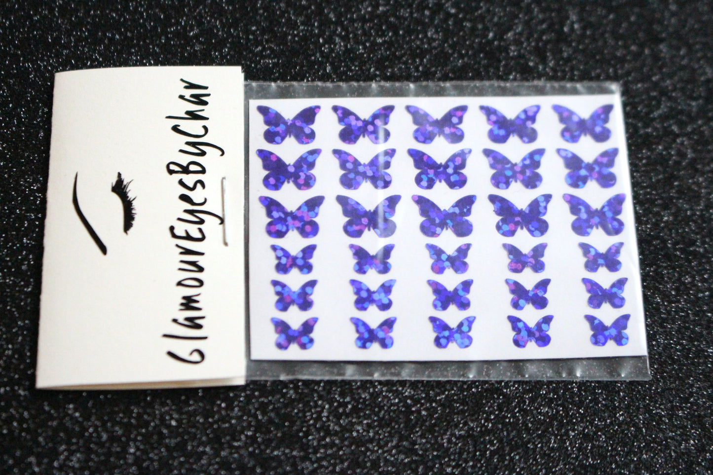 No need to go to the nail salon. Spice up your nails at home with these cute butterfly nail decals. They can be used on natural or acrylic nails. You can also apply them on top of regular or gel/shellac nail polish. These handmade decals can also be used for body art or any DIY project. Each pack contains 30 decals and is available in 5 different colours. The pack also includes 2 different sizes so that you can mix and match.  Tip: Apply some of our glitter on your nails to really GLAMOUREYES your look.
