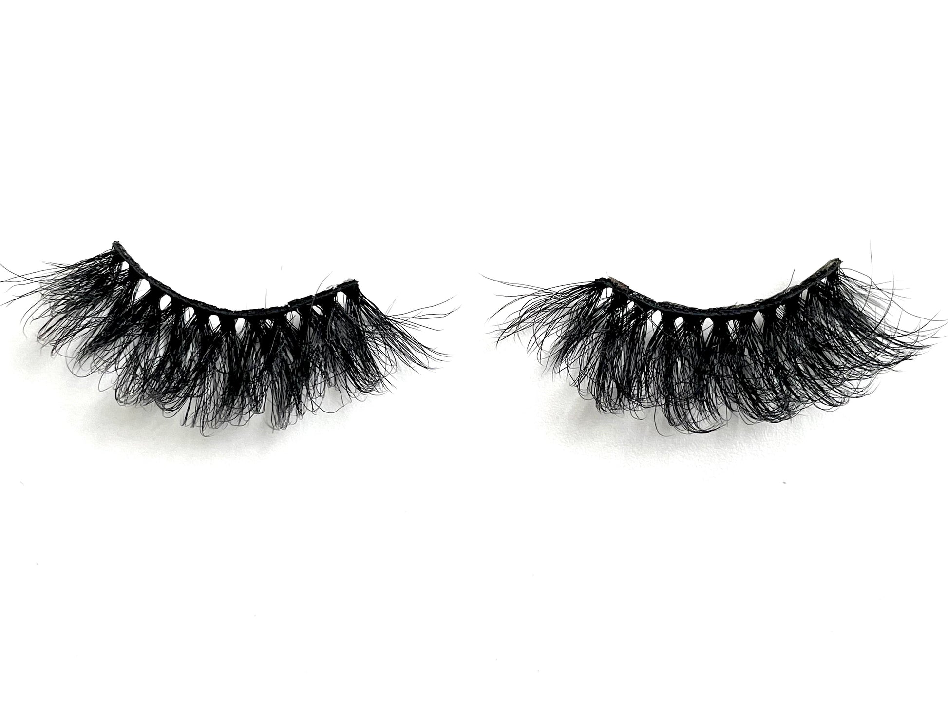 These 5D premium faux mink lashes are 25mm in length. They are soft, lightweight and very comfortable to wear on the lids. The flexible cotton lash band, makes the application process a breeze. Feisty lashes are suitable for dramatic eye looks and will make your eyes pop. They are not for timid lash wearers. You can wear this reusable style up to 25 times if handled with care.