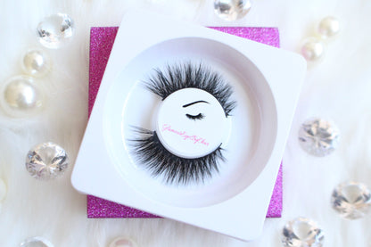 These 3D luxurious mink lashes are called Flirty and are 8-18mm in length. They're shorter on the inner corner and longer on outer corner for the forever-glam winged out effect. The thin lashband, makes the application process a breeze.