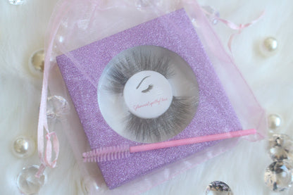 These 3D luxurious mink lashes are called Flutter and are 15-19mm in length. They are light and fluffy, and very comfortable to wear on the lids. The thin lashband, makes the application process a breeze.