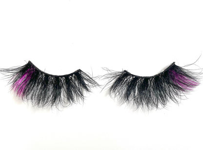 These 5D premium mink lashes are 25mm in length. They are soft, lightweight, and comfortable to wear on the lids. The subtle pop of violet on the outer corner adds playfulness to your eyes. The flexible cotton lash band, makes the application process a breeze. 