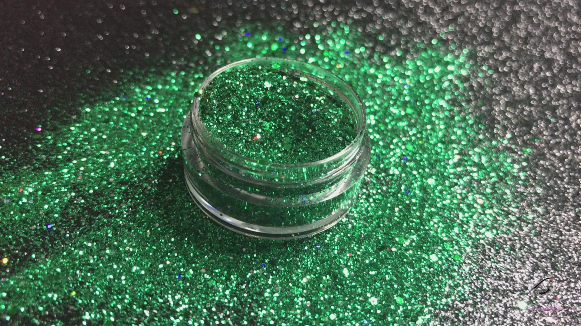 Mistletoe – Premium Holiday Emerald Green Glitter Mix
Part of our Holiday Collection, this festive emerald green glitter shines with holographic sparkle, made for holiday magic. Mistletoe is perfect or all your creative looks, nail art, hair, and glitter slime.
Available in 5g jars only.