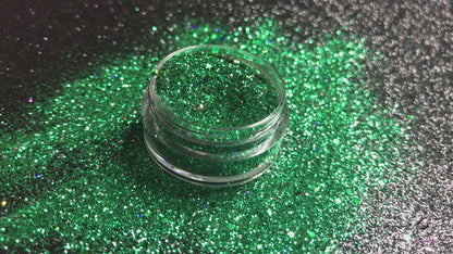 Mistletoe – Premium Holiday Emerald Green Glitter Mix
Part of our Holiday Collection, this festive emerald green glitter shines with holographic sparkle, made for holiday magic. Mistletoe is perfect or all your creative looks, nail art, hair, and glitter slime.
Available in 5g jars only.