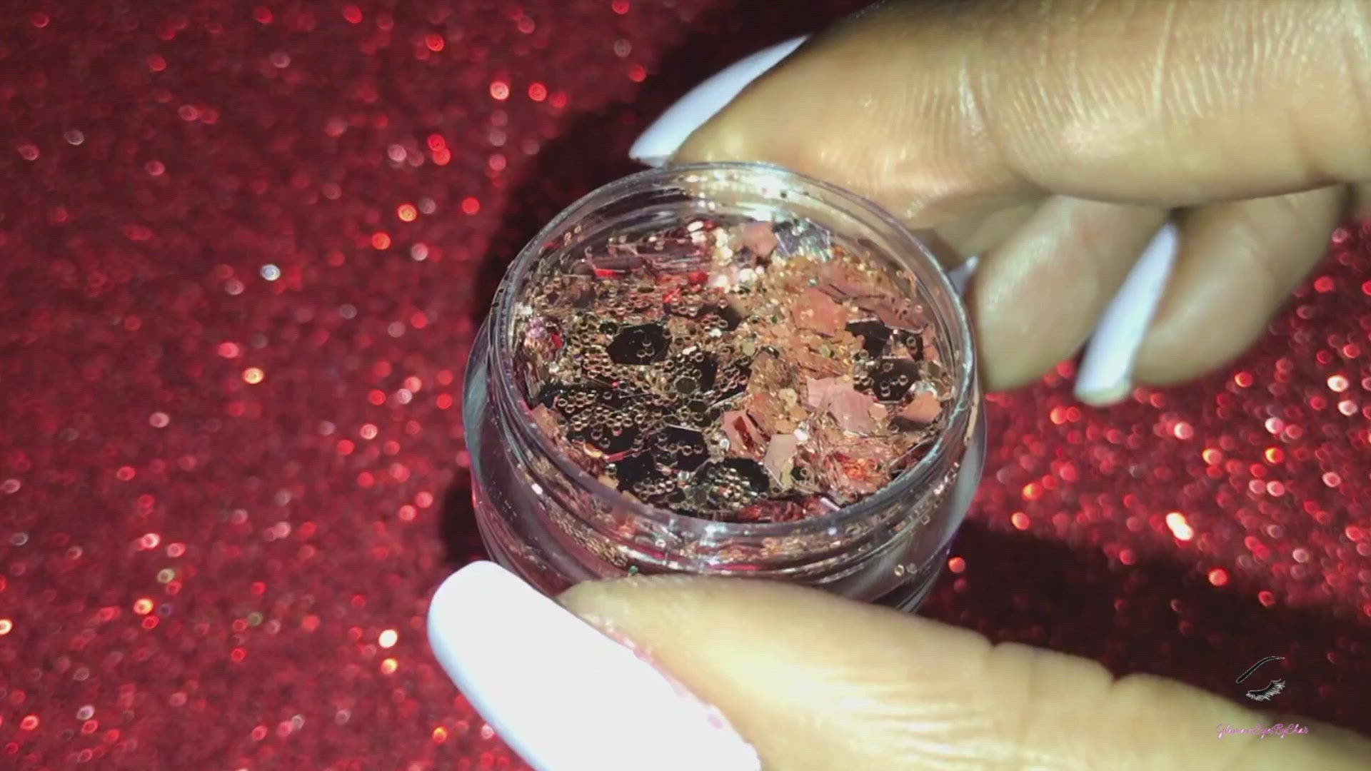 This glitter is called Rosé and is part of the super chunky glitter collection. It consists of rose gold and champagne glitter and has a dazzling sparkle.  Rosé can be used for your face, body, nails and hair. Comes in 5g and 10g jars.
