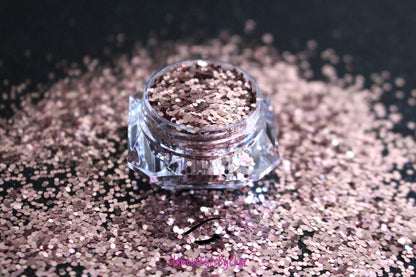 This glitter is called Blush and is part of the simple glitter collection. It consists of rose gold glitter with a beautiful sparkle. Flake size is larger than fine and extra fine glitter.  Blush can be used for your face, body, hair and nails. Comes in 5g jars only.