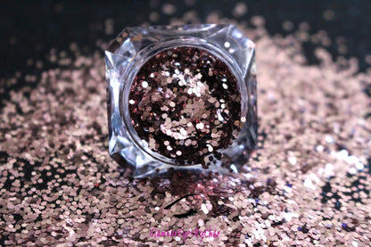 This glitter is called Blush and is part of the simple glitter collection. It consists of rose gold glitter with a beautiful sparkle. Flake size is larger than fine and extra fine glitter.  Blush can be used for your face, body, hair and nails. Comes in 5g jars only.