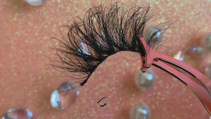 These 5D luxurious mink lashes are called Empress and are 25mm in length. They are dramatic, wispy, have a criss cross style, lightweight, and comfortable to wear on the lids. The thin lashband, makes the application process a breeze. Empress are suitable for dramatic eye looks and can be worn up to 25 times if handled with care. They will definitely make you feel like the goddess that you are but are not for timid lash wearers.