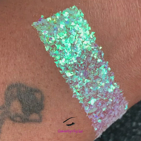 This glitter is called Soft Touch and is part of the cellophane glitter flakes collection. It consists of white iridescent glitter shards with purple and green reflects. Soft Touch is perfect for body and nail art, glitter slime, resin art or DIY projects. Comes in 5g jars only.  