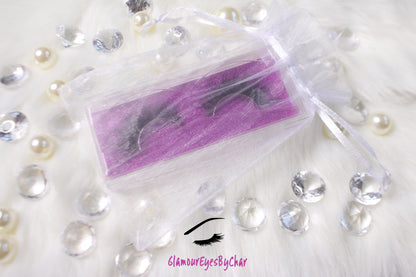 These 3D luxurious faux mink lashes are called Darling and are 10-15mm in length.They're shorter on the inner corner and longer on outer corner for the forever-glam winged out effect. These beauties are wispy, have a criss cross style, lightweight, and comfortable to wear on the lids. The thin lashband, makes the application process a breeze. Darling are suitable for everyday wear and can be worn up to 25 times if handled with care. 