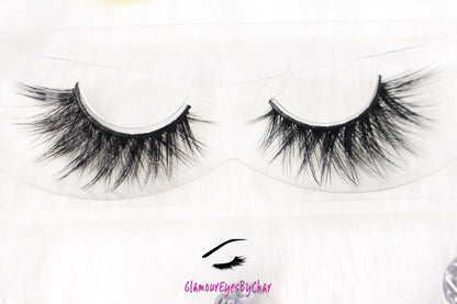 These 3D luxurious faux mink lashes are called Darling and are 10-15mm in length.They're shorter on the inner corner and longer on outer corner for the forever-glam winged out effect. These beauties are wispy, have a criss cross style, lightweight, and comfortable to wear on the lids. The thin lashband, makes the application process a breeze. Darling are suitable for everyday wear and can be worn up to 25 times if handled with care. 