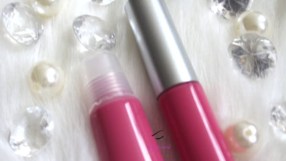 Strawberry Dream is a gorgeous pink hydrating gloss that smells just like her name. This gloss is also vegan, gluten-free, high shine, smooth and long lasting. It's made with premium rich ingredients to keep your lips soft, moisturized and luscious without feeling sticky. Strawberry Dream is available in a squeeze tube and a wand tube (doe foot applicator) for a more precise application.