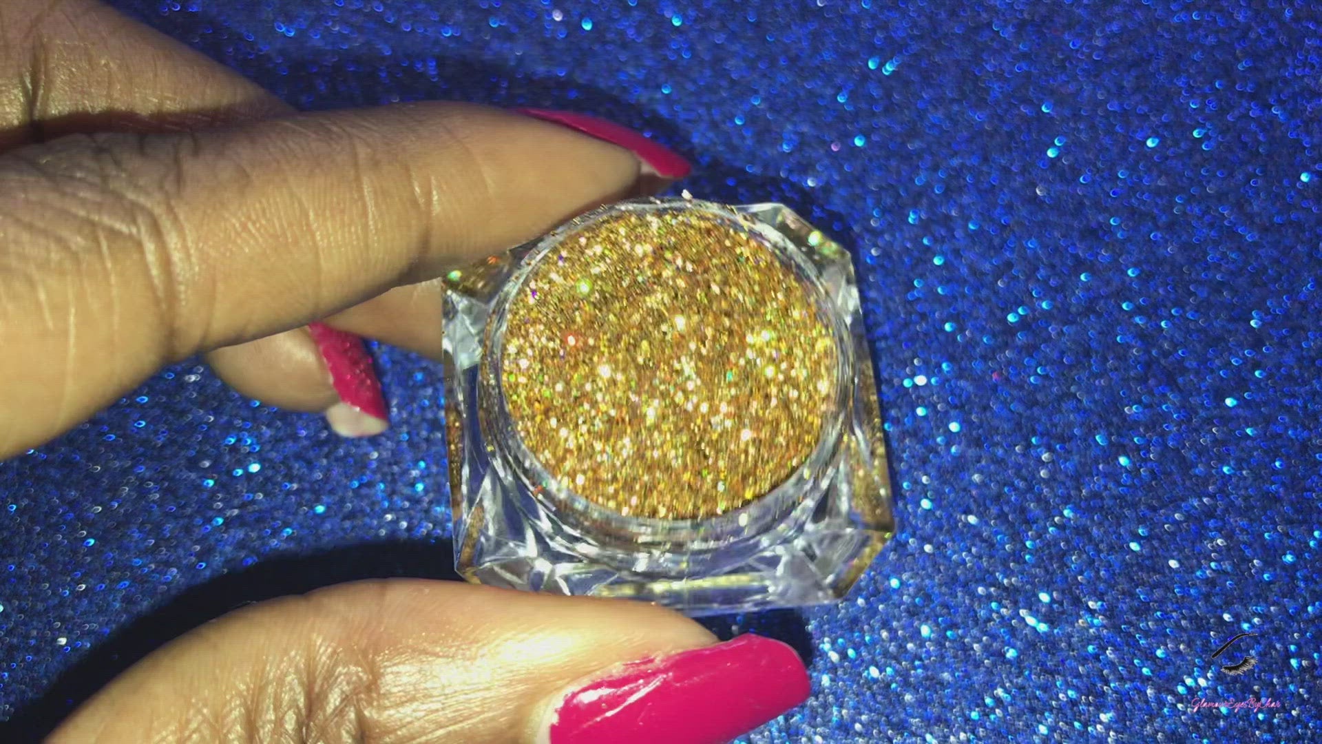 This glitter is called I Said Yes and is part of the simple glitter collection. It consists of gold glitter with a holographic sparkle. I Said Yes can be used for your face, body, hair and nails.