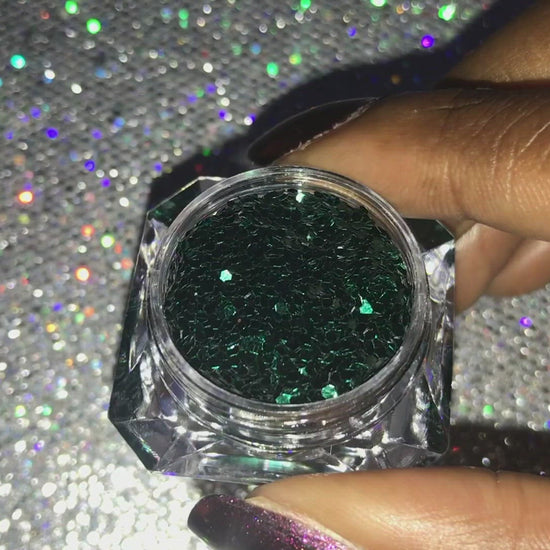 This glitter is called Pining For You and is part of the simple glitter collection. It consists of pine green glitter. Flake size is larger than fine and extra fine glitter.Pining For You can be used for your face, body, hair and nails.