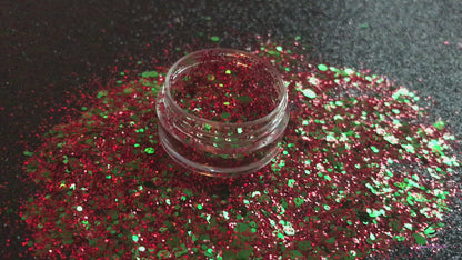Holly Jolly – Premium Ruby Red and Emerald Green Glitter Mix
Part of our Holiday Collection, this festive blend of ruby red and emerald green glitter sparkles with merry holiday vibes. Holly Jolly can be used for all your creative looks, nail art, hair, and glitter slime.
Available in 5g jars only.