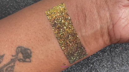 This glitter is part of the simple glitter collection. It consists of olive green glitter that reflects gold. Beautiful Nightmare can be used for your face, hair, body, nail art and glitter slime. Available in 5g jars only.  Heat resistant 