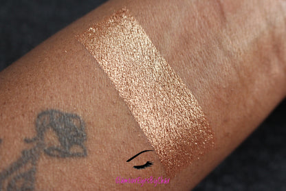 Egyptian Sand Glamlighter is a cool brown bronze shade which has been warmed up with golds and reds. It can be applied as a highlighter or an eyeshadow.