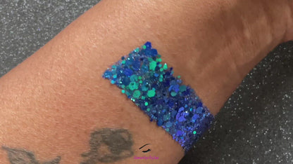 This chameleon glitter is called Deep Sea and is part of the super chunky glitter collection. It consists of royal blue glitter with a teal unique colour shifting sparkle. Deep Sea can be used for your face, hair, body and nail art, glitter slime, resin art or DIY projects. Available in 5g jars only. 