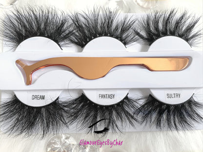 Want to bring out your inner sexy? These 5D luxurious mink lashes will do just that. The Feeling Sexy pack contains 3 pairs of 25mm lashes. They are very dramatic, fluffy, full, and comfortable to wear on the lids. They are not for timid lash wearers. The thin lashband, makes the application process a breeze.   These beauties are suitable for sexy, dramatic or simple eye looks. Each pair can be worn up to 25 times if handled with care. 