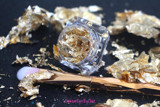 GLAMOUREYES your face, body, hair and nails with our metallic Gold Flakes. Note: 10g jars are round and not diamond shaped. Tip: Apply some of our glitter on skin or hair to really GLAMOUREYES your look.
