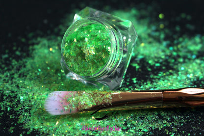 This glitter is called Greentini and is part of the cellophane glitter flakes collection. It consists of bright green iridescent glitter with golden reflects. Greentini is perfect for body and nail art, glitter slimes, resin art or DIY projects. Comes in 5g jars only.  