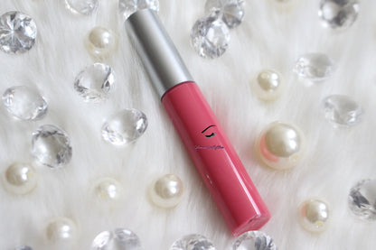 Strawberry Dream is a gorgeous pink hydrating gloss that smells just like her name. This gloss is also vegan, gluten-free, high shine, smooth and long lasting. It's made with premium rich ingredients to keep your lips soft, moisturized and luscious without feeling sticky. Strawberry Dream is available in a squeeze tube and a wand tube (doe foot applicator) for a more precise application.