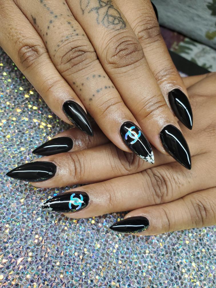 nails views: Chanel Inspired Nail Art