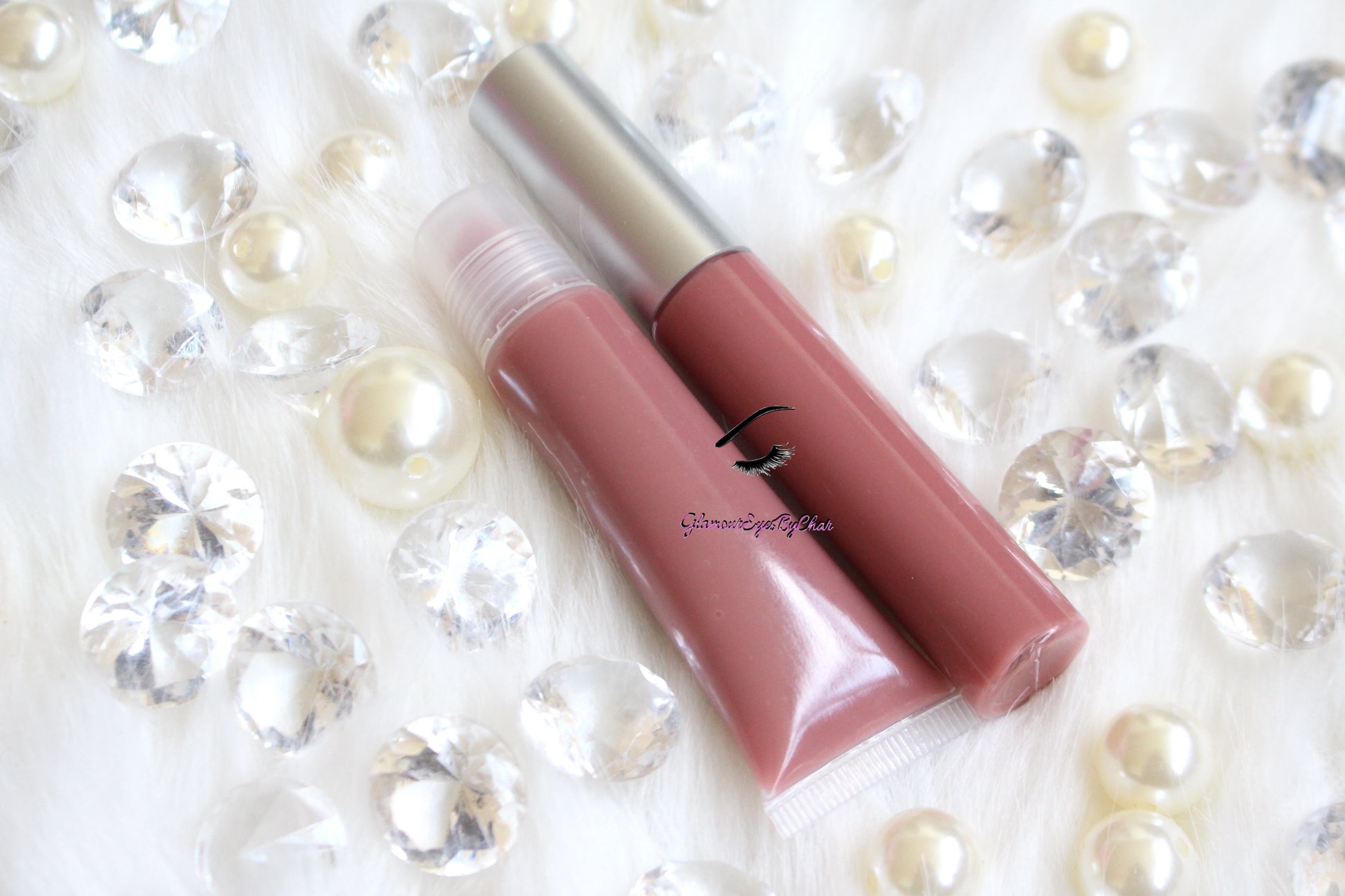 Lala is a gorgeous nude pink hydrating gloss. This gloss is also vegan, gluten-free, high shine, smooth and long lasting. It's made with premium rich ingredients to keep your lips soft, moisturized and luscious without feeling sticky. Lala is available in a squeeze tube and a wand tube (doe foot applicator) for a more precise application.