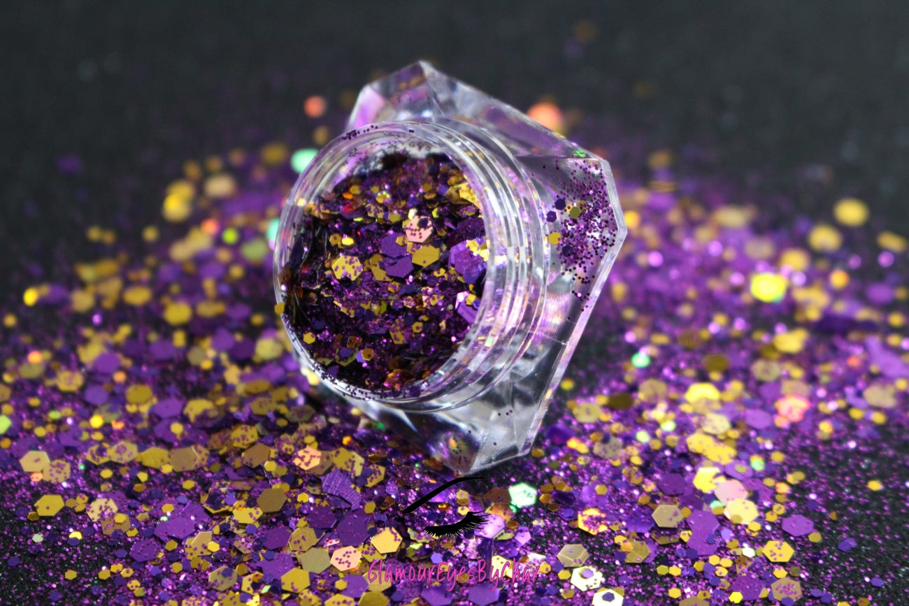 This glitter is called Lakers and is part of the super chunky glitter collection.  It consists of royal purple with golden holographic sparkles. If you're an LA Lakers fan, this is perfect for you. Lakers can be used for your face, body, hair and nails.  Comes in 5g and 10g jars.
