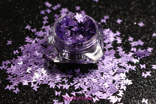 This glitter is called Lilac Butterflies and is part of the shaped glitters collection. It consists of pearlescent lilac 3.0mm butterflies. Lilac Butterflies is perfect for nail and body art.