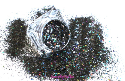 This glitter is called Midnight Madness and is part of the chunky glitter collection. It consists of black glitter with a holographic sparkle. It’s perfect to create a sexy smokey eye look. Midnight Madness can be used for your face, body, hair and nails. Comes in 5g jars only.