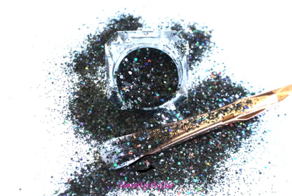 This glitter is called Midnight Madness and is part of the chunky glitter collection. It consists of black glitter with a holographic sparkle. It’s perfect to create a sexy smokey eye look. Midnight Madness can be used for your face, body, hair and nails. Comes in 5g jars only.