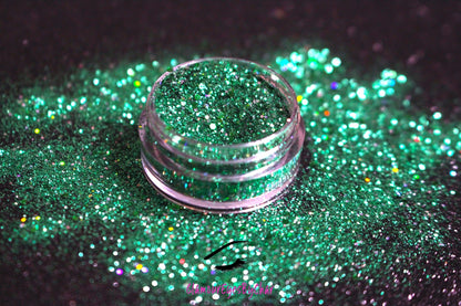 Mistletoe – Premium Holiday Emerald Green Glitter Mix
Part of our Holiday Collection, this festive emerald green glitter shines with holographic sparkle, made for holiday magic. Mistletoe is perfect or all your creative looks, nail art, hair, and glitter slime.
Available in 5g jars only.