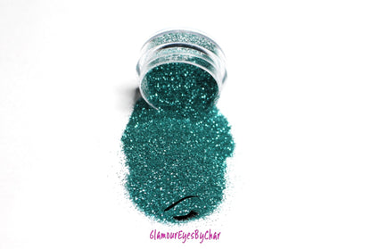 This glitter is called Paradise and is part of the simple glitter collection. It consists of metallic teal simple glitter. Paradise can be used for your face, body, hair and nails. Comes in 5g jars only. **Glitter will be discontinued once sold out**