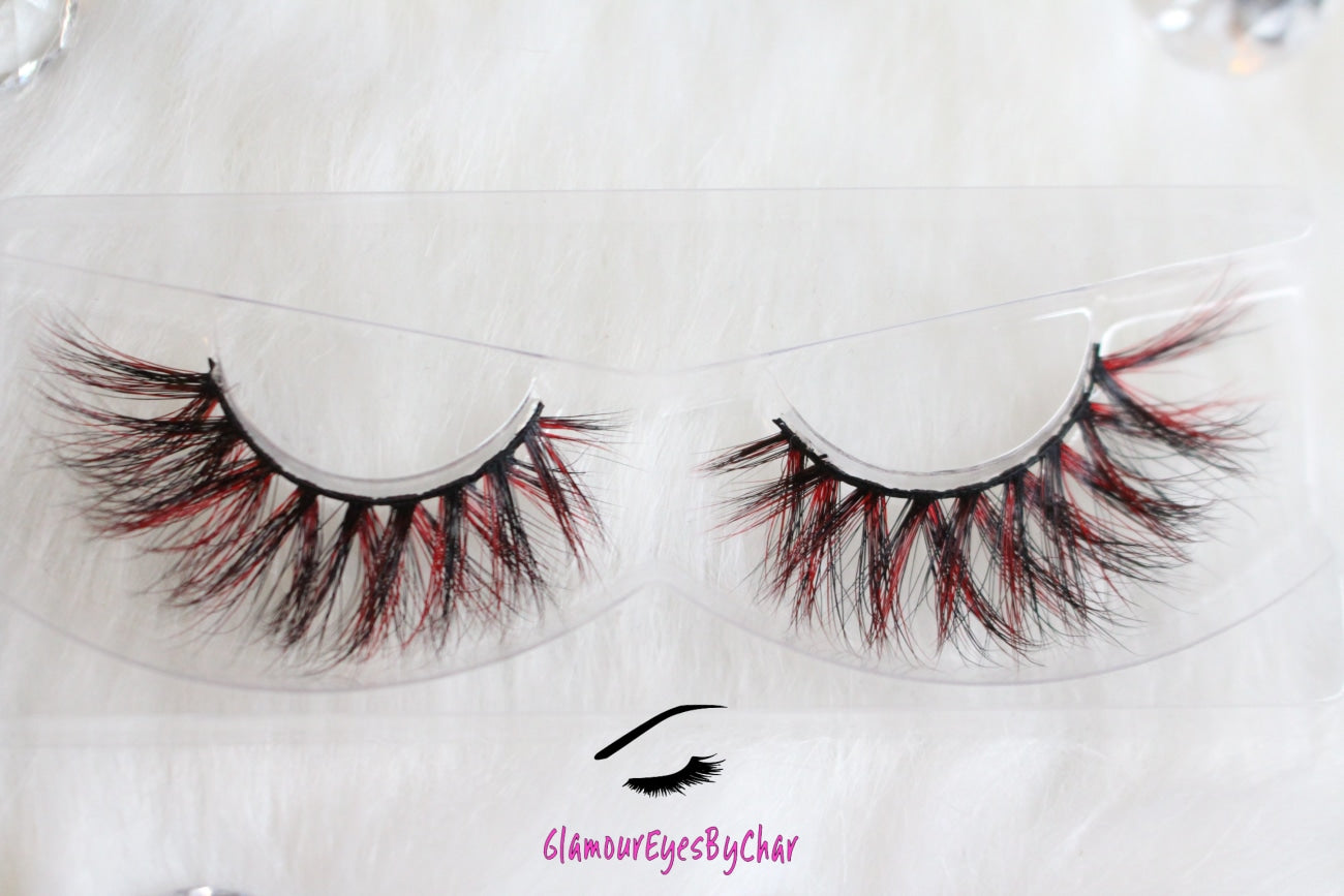 These 9D luxurious mink lashes are called Party Starter and are 17-20mm in length. They add a subtle pop of colour to your eyes and are comfortable to wear on the lids. The thin lashband, makes the application process a breeze.  Party Starter are suitable for playful eye looks and can be worn up to 25 times if handled with care. 