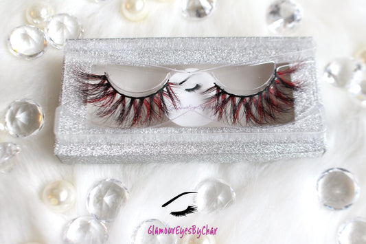 These 9D luxurious mink lashes are called Party Starter and are 17-20mm in length. They add a subtle pop of colour to your eyes and are comfortable to wear on the lids. The thin lashband, makes the application process a breeze.  Party Starter are suitable for playful eye looks and can be worn up to 25 times if handled with care.