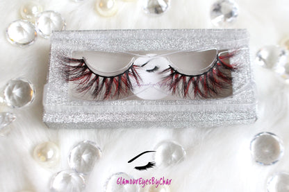 These 9D luxurious mink lashes are called Party Starter and are 17-20mm in length. They add a subtle pop of colour to your eyes and are comfortable to wear on the lids. The thin lashband, makes the application process a breeze.  Party Starter are suitable for playful eye looks and can be worn up to 25 times if handled with care. 