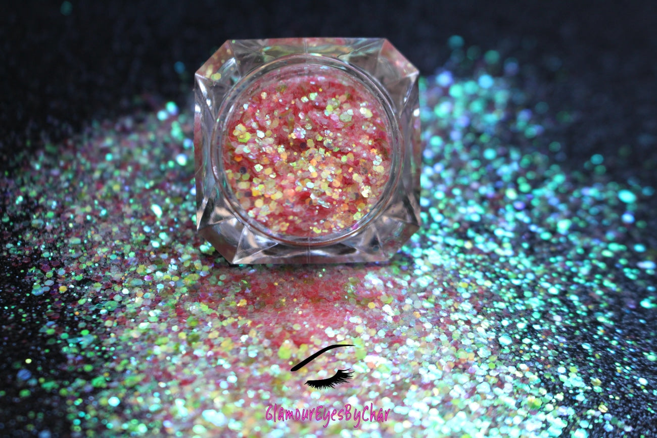 This glitter is called Peach Bellini and is part of the chunky glitter collection. It consists of peach glitter with an iridescent sparkle. Peach Bellini can be used for your face, body, hair and nails. Comes in 5g jars only.